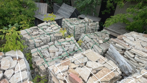 Гранитный плитняк галтованный для мощения купить в Рошале