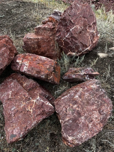 Ландшафтные глыбы красно-фиолетовые 200-1000 килограмм купить в Рошале