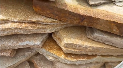 Плитняк златолит жёлтый золотистый для отмостки купить в Рошале