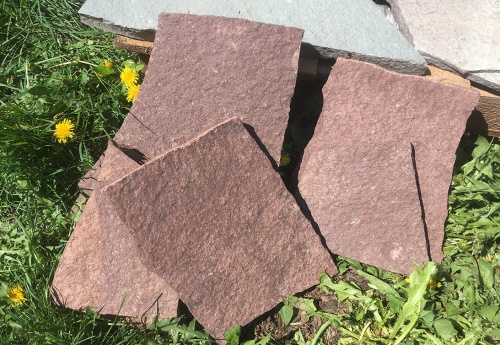 Плитняк лемезит бордовый для цоколя 1,5-2 см купить в Рошале