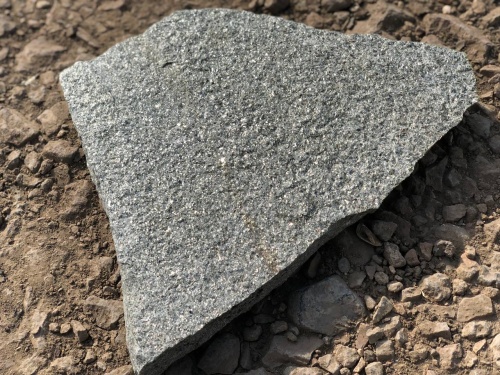 Плитняк златолит Уральский для цоколя, отмостки купить в Рошале