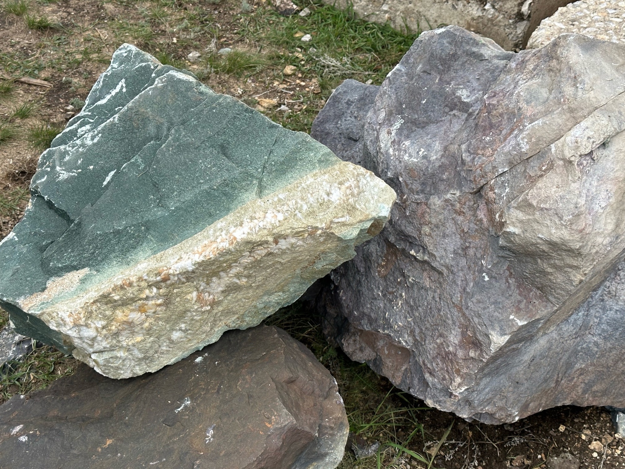 Камни для ландшафтного дизайна зелёные 10-60 килограмм купить в Рошале