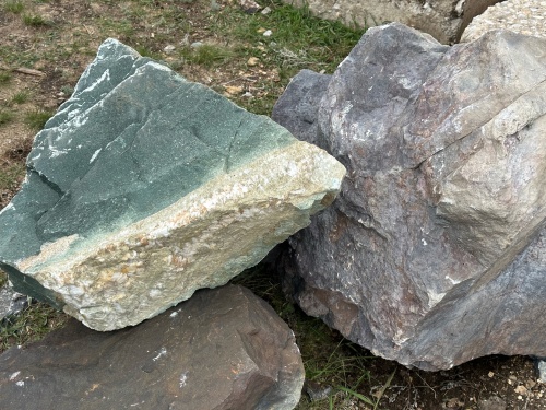 Камни для ландшафтного дизайна зелёные 10-60 килограмм купить в Рошале