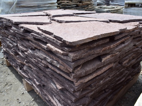 Плитняк лемезит бордовый для облицовки цоколя 20-25 мм  купить в Рошале