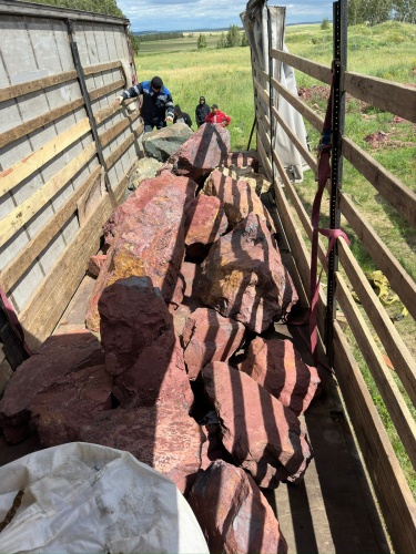 Ландшафтные глыбы красно-фиолетовые 200-1000 килограмм купить в Рошале