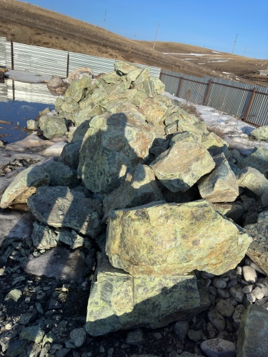 Камни для ландшафтного дизайна зелёные 10-60 килограмм купить в Рошале