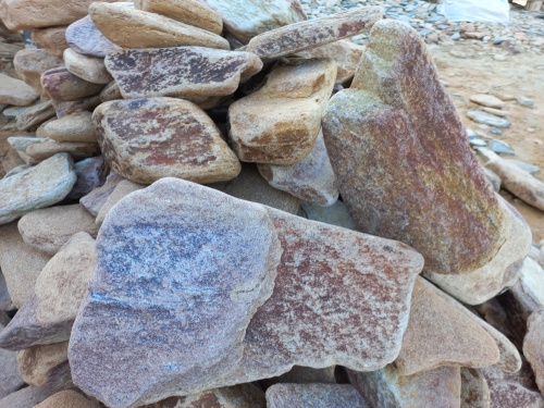 Златолит жёлтый, жёлто-зелёный глыбки и валуны для ланшафтного дизайна купить в Рошале