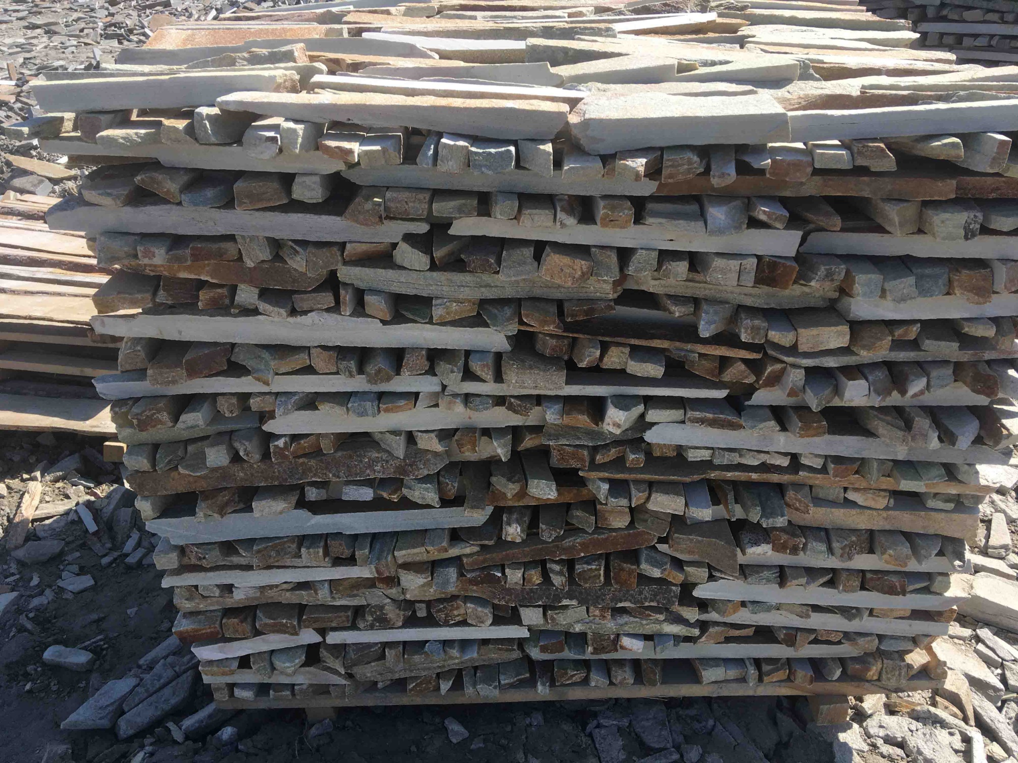 Горбушка златолит золотистый для облицовки купить в Рошале