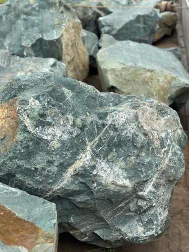 Камни для ландшафтного дизайна зелёные 10-60 килограмм купить в Рошале