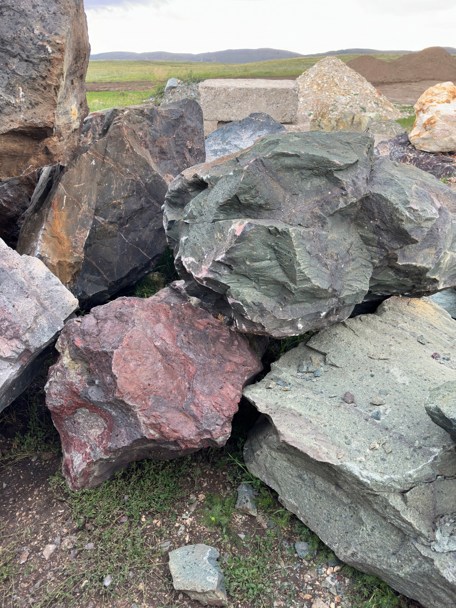 Камни для ландшафтного дизайна зелёные 10-60 килограмм купить в Рошале