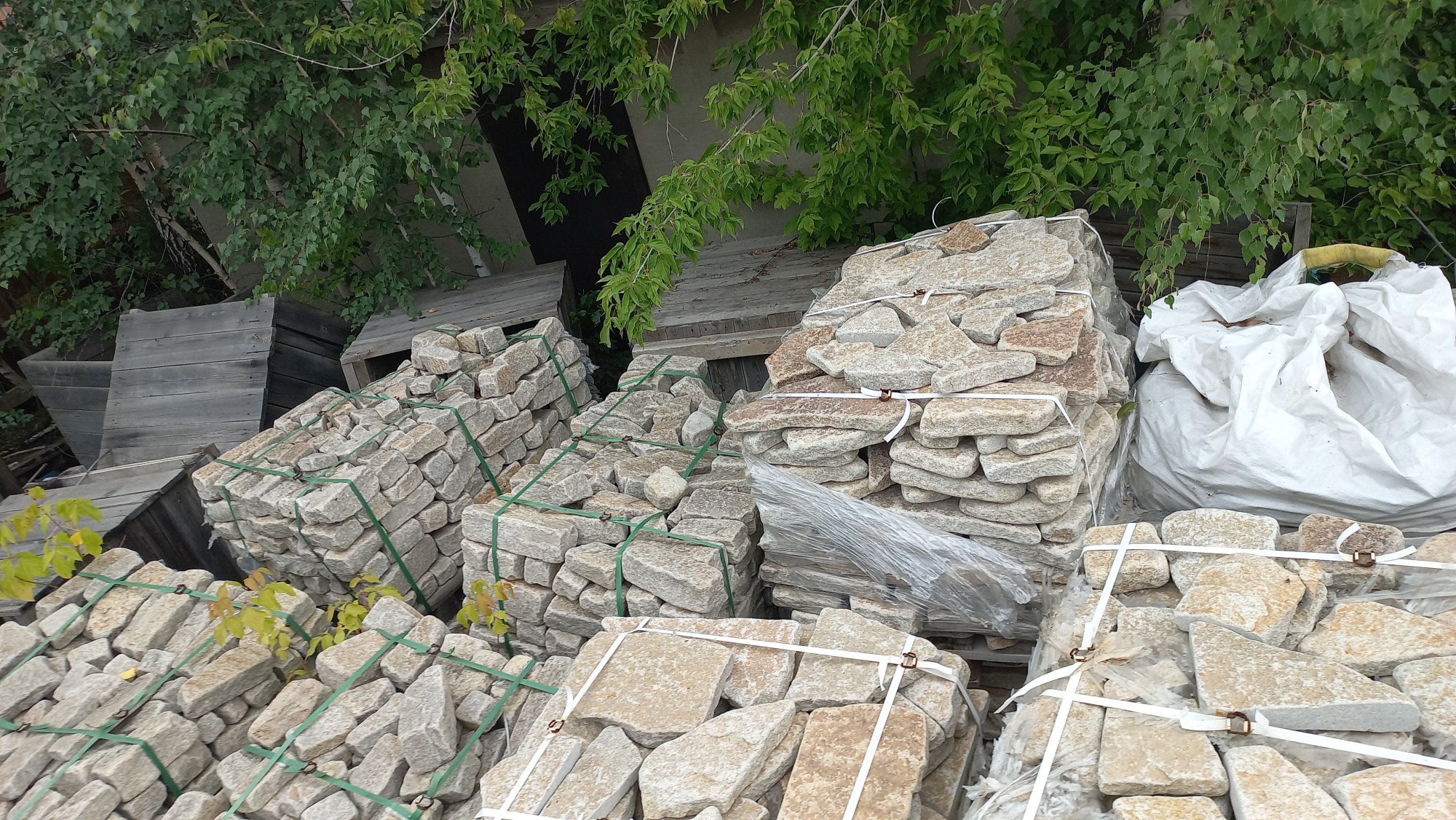 Плитняк гранитный галтованный купить в Рошале