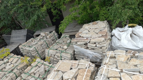 Гранитный плитняк галтованный для мощения купить в Рошале