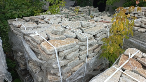 Гранитный плитняк галтованный для мощения купить в Рошале