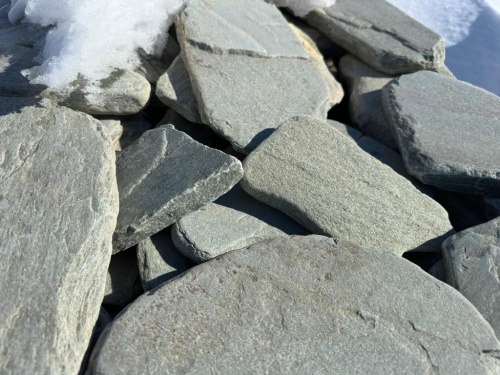 Плитняк златолит зелёный галтованный для цоколя купить в Рошале