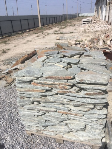 Златолит серебристый галтованный для лестниц купить в Рошале