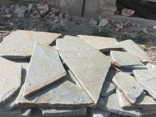 Златолит серебристый галтованный для лестниц купить в Рошале